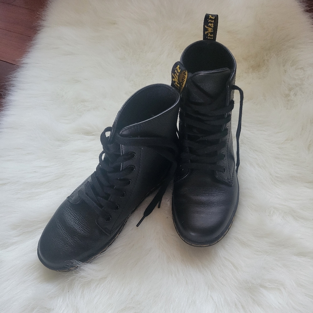 Dr. Martens Leyton boots size 6